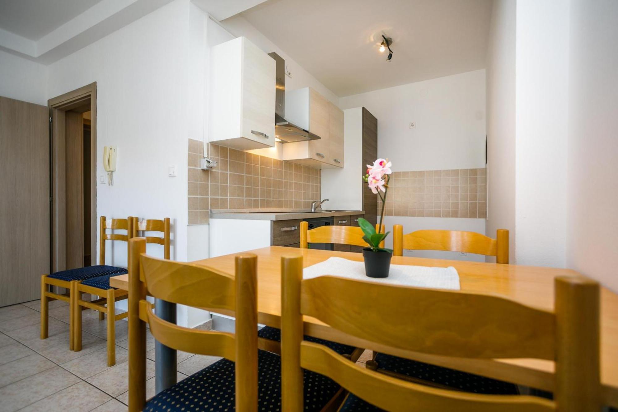 Apartment Pirun บัชกา ภายนอก รูปภาพ