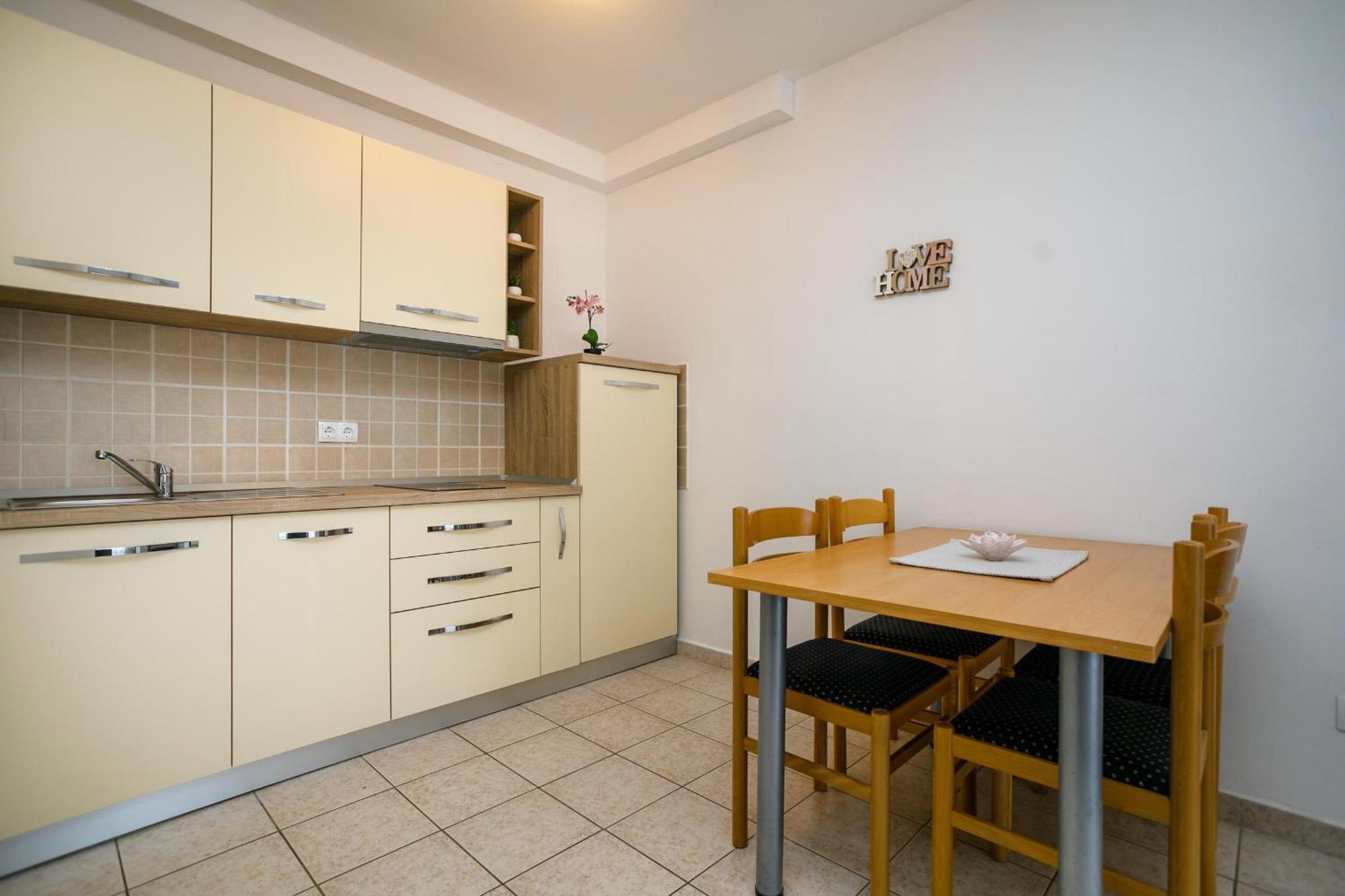 Apartment Pirun บัชกา ภายนอก รูปภาพ