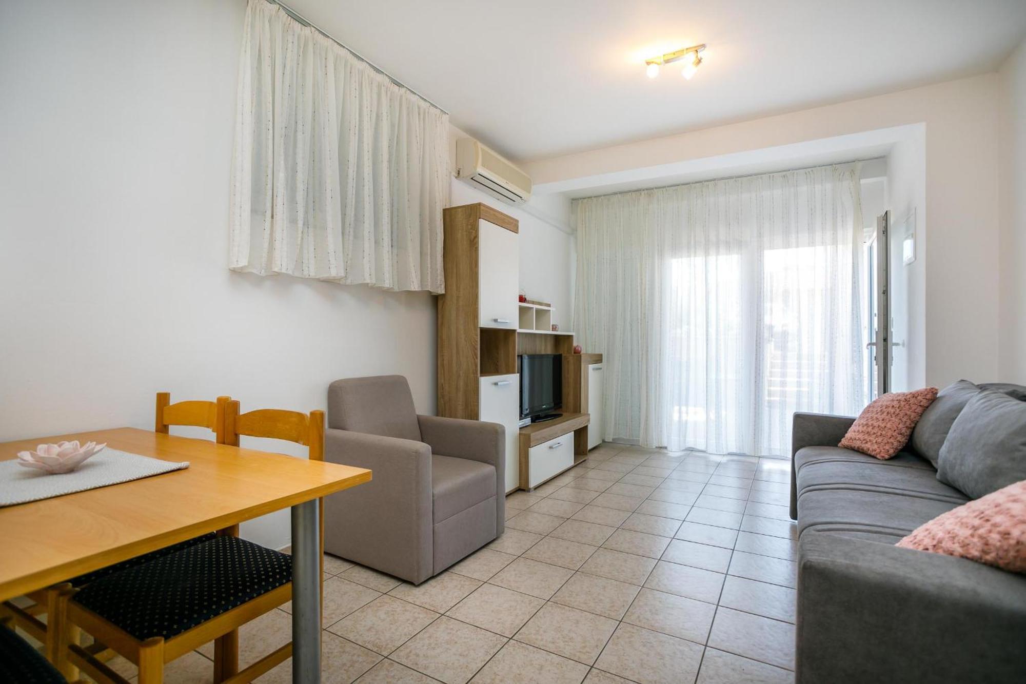 Apartment Pirun บัชกา ภายนอก รูปภาพ