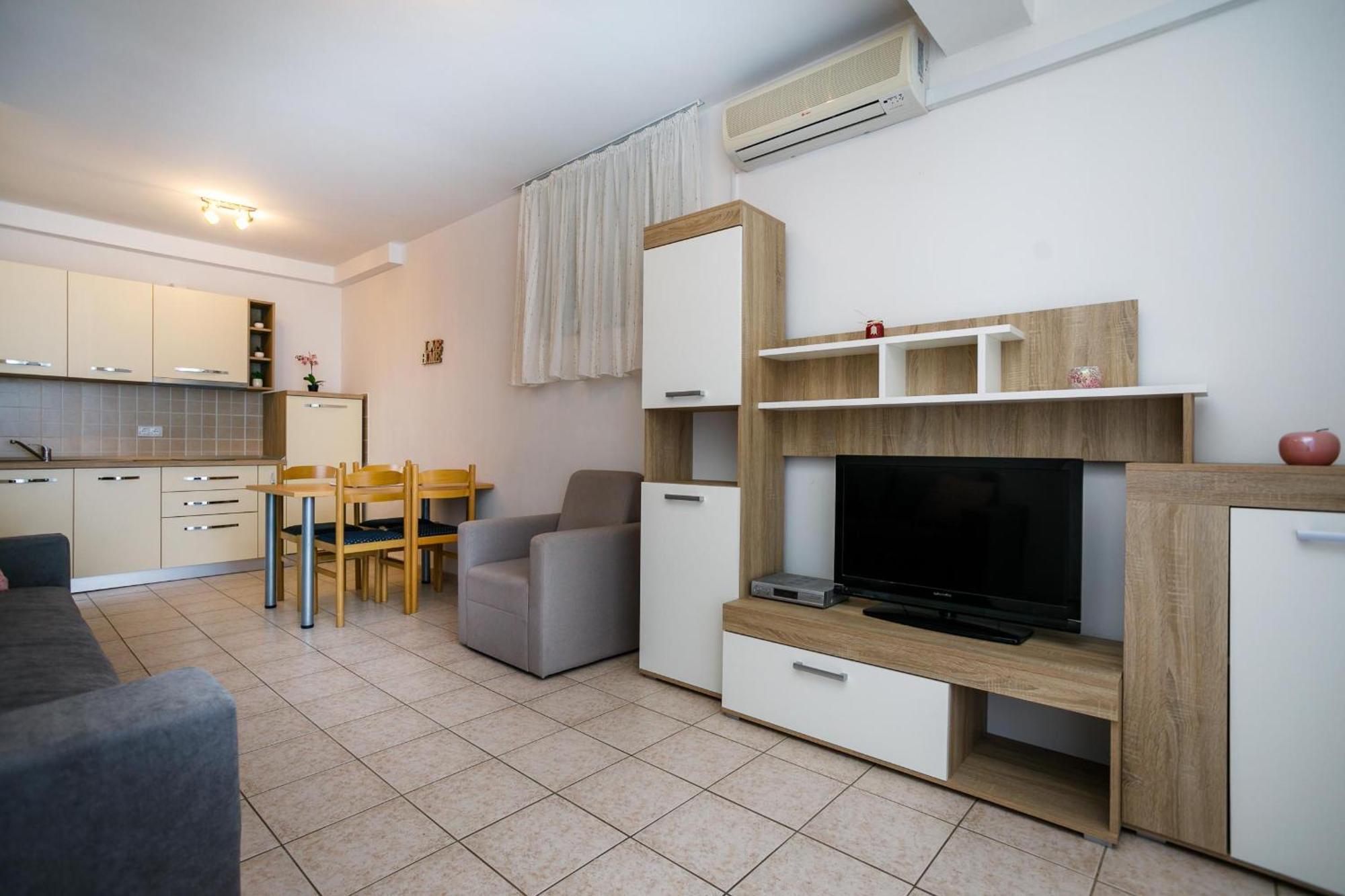 Apartment Pirun บัชกา ภายนอก รูปภาพ